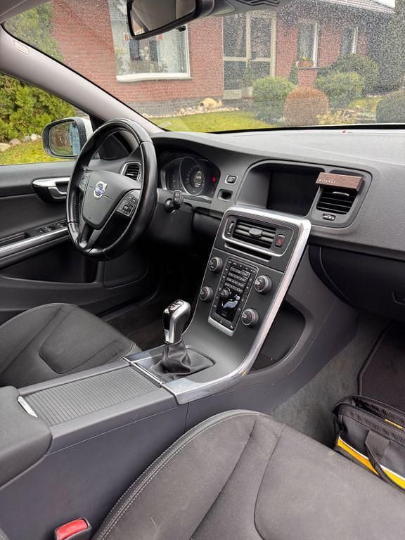 Gebraucht Volvo V60 Kinetic 181 PS (133 kW) 2014 Weiß Kombi