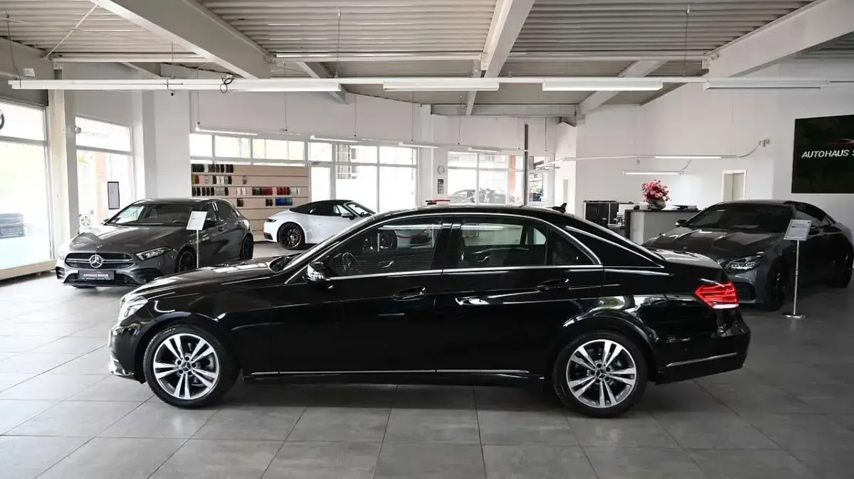 Gebraucht Mercedes E220 170 PS (125 kW) 2016 Schwarz Limousine