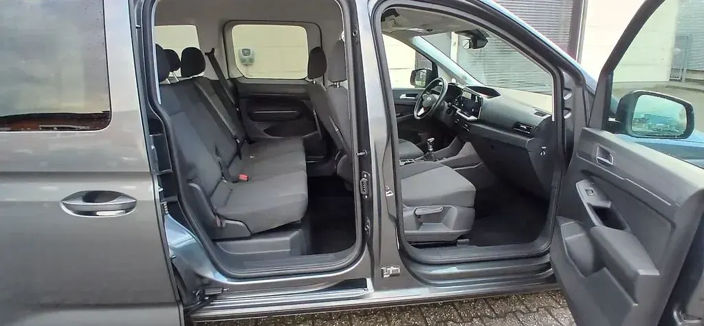 Gebraucht Ford Tourneo 102 PS (75 kW) 2022 Grau Van / Kleinbus
