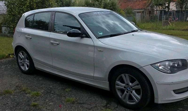 Weiß Gebraucht 2009 BMW 120 Kleinwagen | 1.750 € (Guter Preis) - Bild 1/4