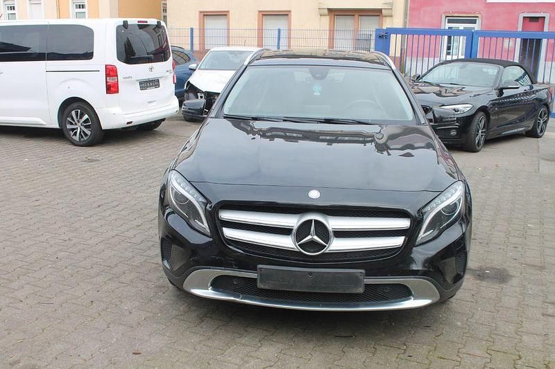 Schwarz Gebraucht 2016 Mercedes GLA220 SUV | 9.900 € (Superpreis) - Bild 1/4