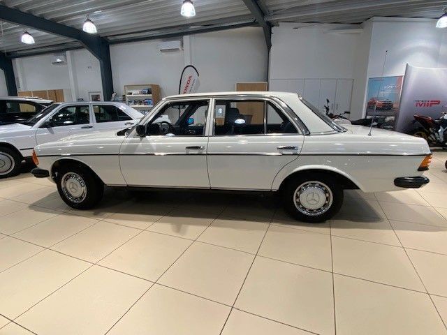 Gebraucht Mercedes 200 94 PS (69 kW) 1979 Limousine