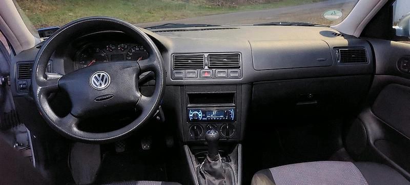 Gebraucht VW Golf IV 75 PS (55 kW) 2002 Silber Kleinwagen