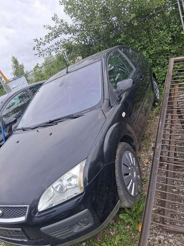 Gebraucht Ford Focus Trend 101 PS (74 kW) 2005 Schwarz Limousine