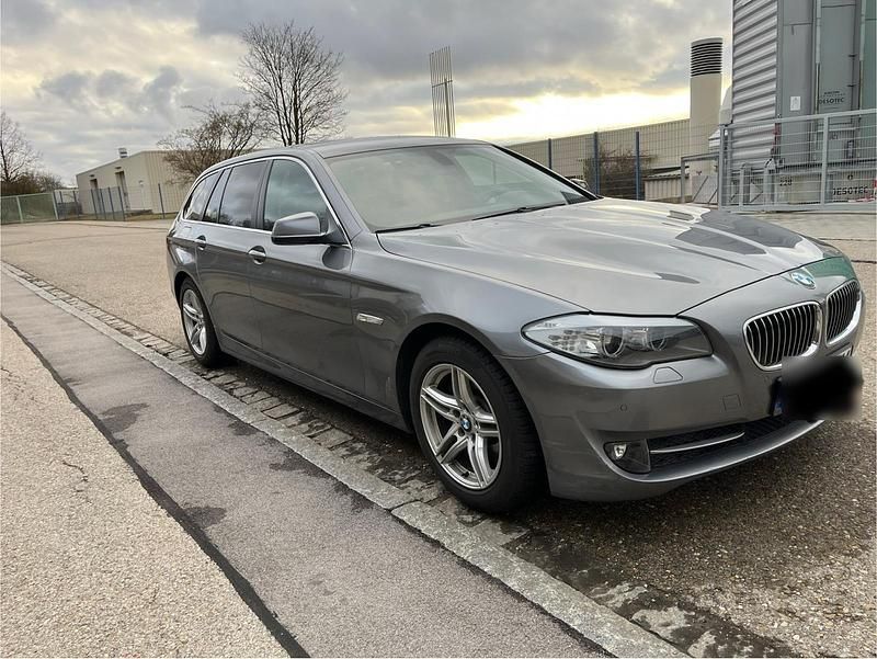 Gebraucht BMW 520 184 PS (135 kW) 2012 Grau Kombi