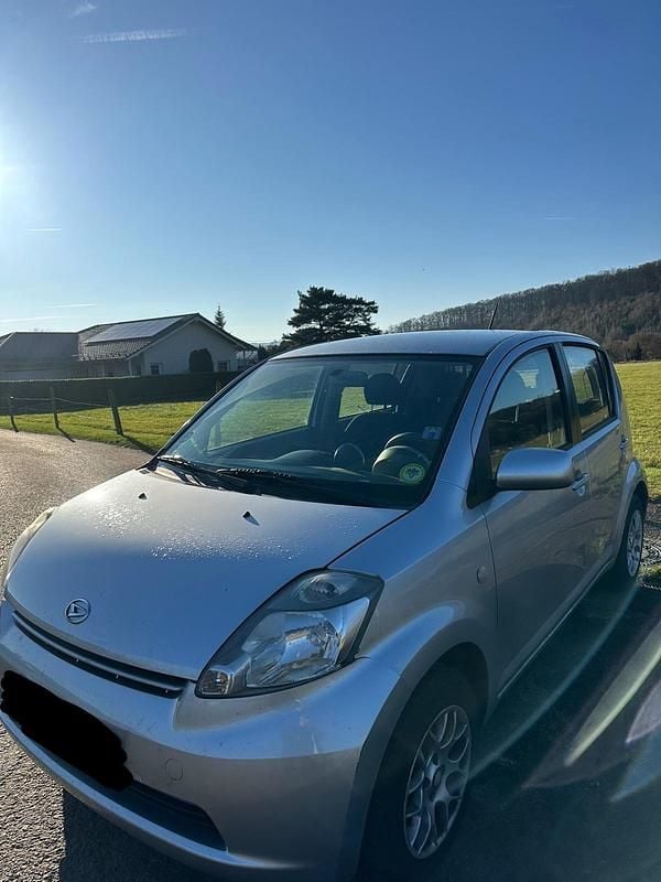 Silber Gebraucht 2006 Daihatsu Sirion Kleinwagen | 1.450 € (Guter Preis) - Bild 1/4