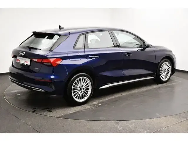 Gebraucht Audi A3 Advanced 190 PS (139 kW) 2022 Navarrablau metallic Limousine