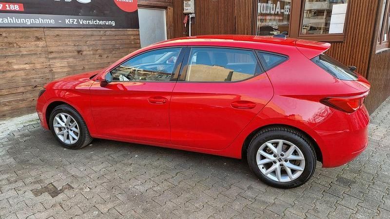 Gebraucht Seat Leon Style 90 PS (66 kW) 2022 Rot Limousine