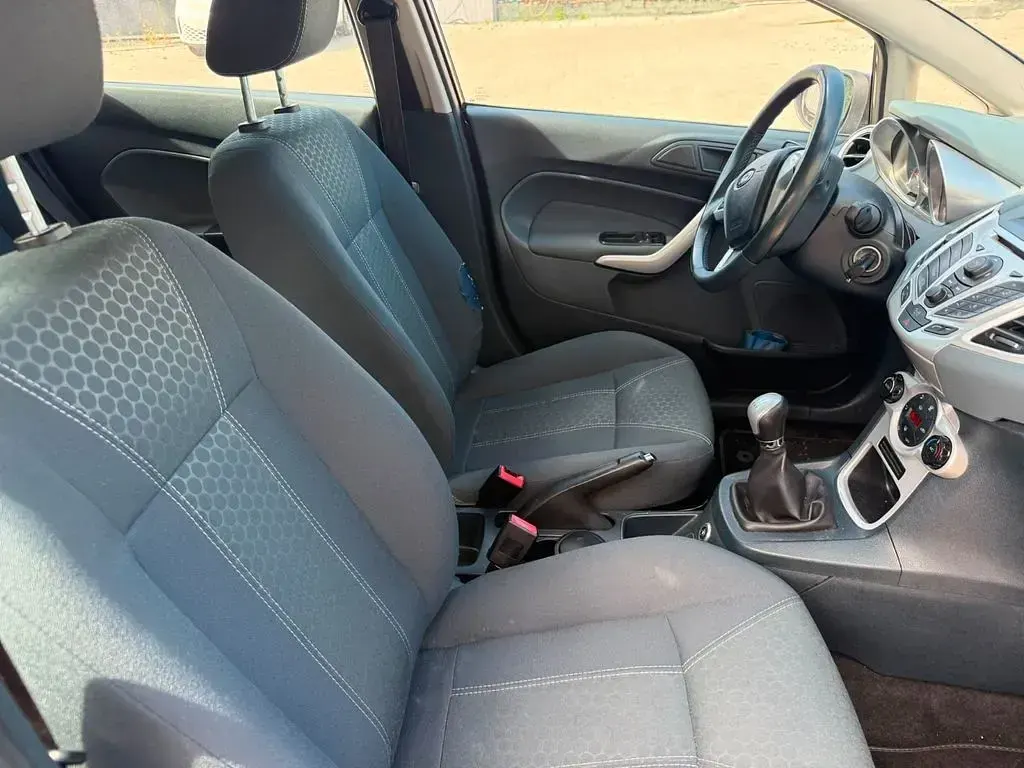 Gebraucht Ford Fiesta 69 PS (50 kW) 2011 Violett Limousine