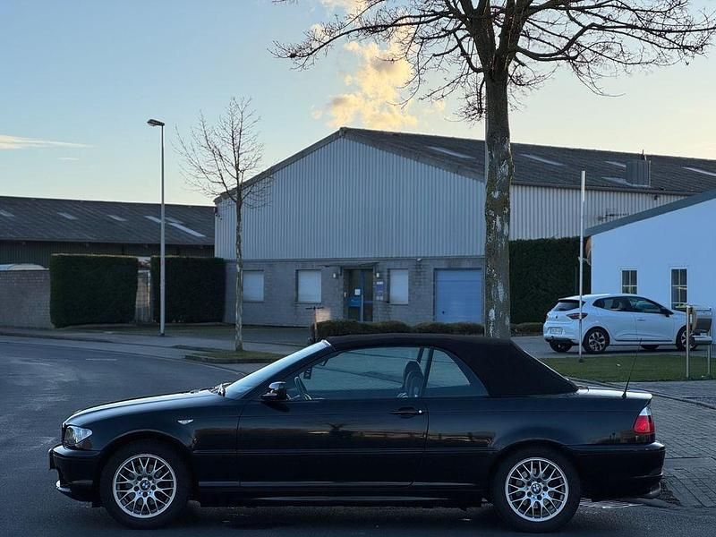 Gebraucht BMW 318 Cabriolet Sport Line 150 PS (110 kW) 2006 Schwarz Cabrio