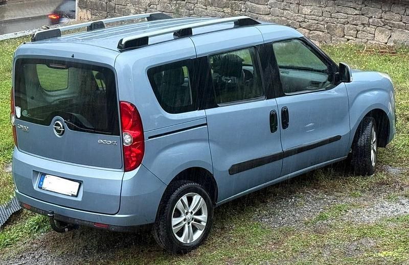 Blau Gebraucht 2011 Opel Combo Edition Van / Kleinbus | 3.400 € (Fairer Preis) - Bild 1/4