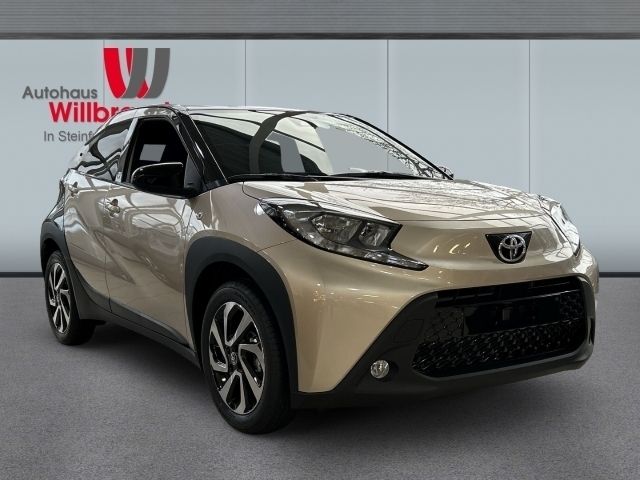Gruen Gebraucht 2024 Toyota Aygo Team Kleinwagen | 17.500 € - Bild 1/4