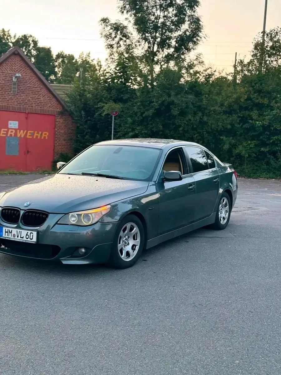 Gebraucht BMW 530 M Sport 300 PS (220 kW) 2005 Grau Limousine