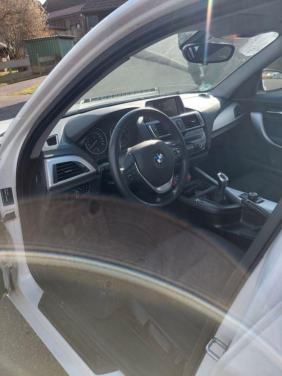 Gebraucht BMW 116 Advantage 109 PS (80 kW) 2016 Weiß Kleinwagen