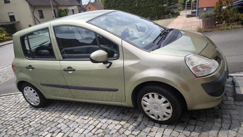 Grün Gebraucht 2009 Renault Modus Van / Kleinbus | 1.750 € (Guter Preis) - Bild 1/4