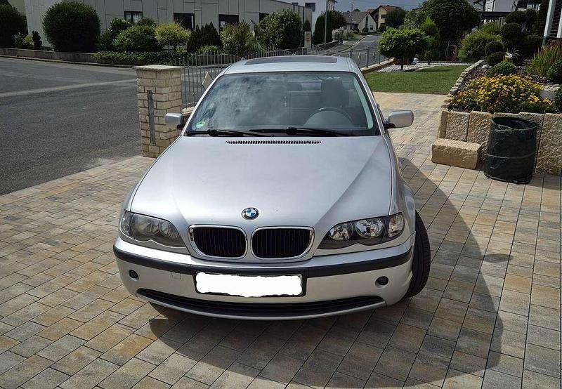 Silber Gebraucht 2003 BMW 320 Limousine | 4.999 € (Teuer) - Bild 1/4