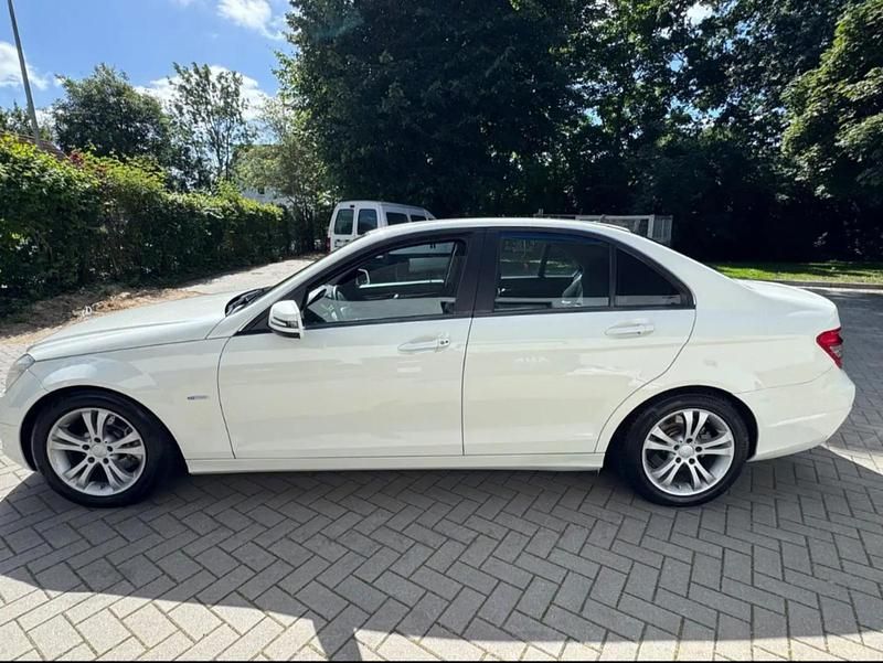 Gebraucht Mercedes C220 170 PS (125 kW) 2009 Calcitweiss/zirrusweiss Limousine