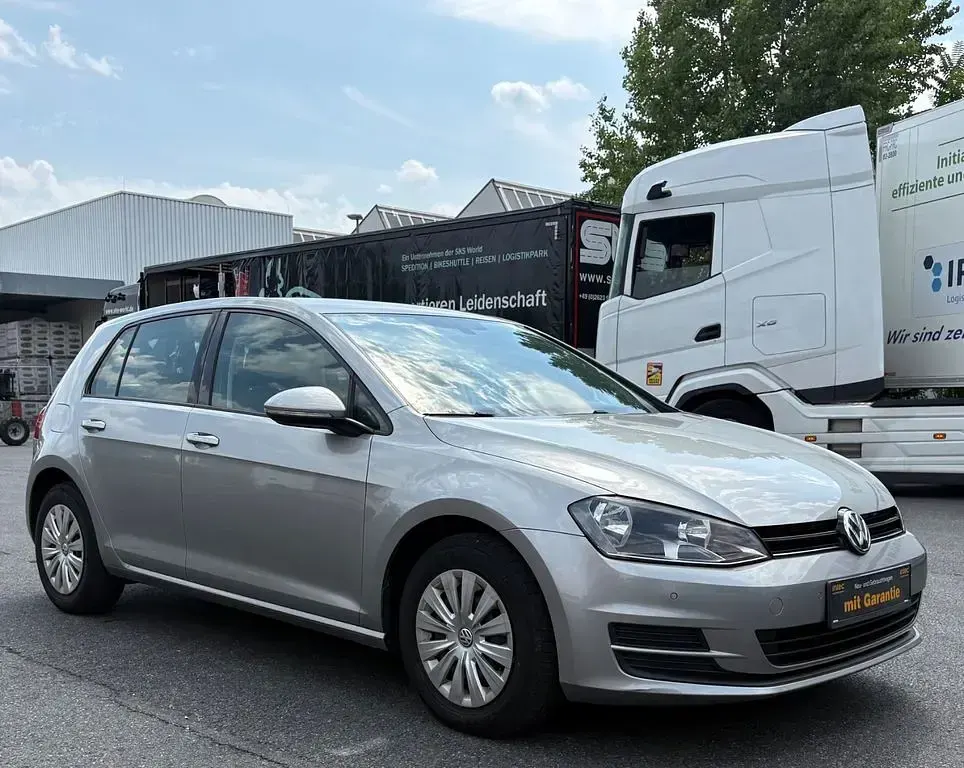Gebraucht VW Golf VII Trendline 110 PS (80 kW) 2016 Silber Limousine
