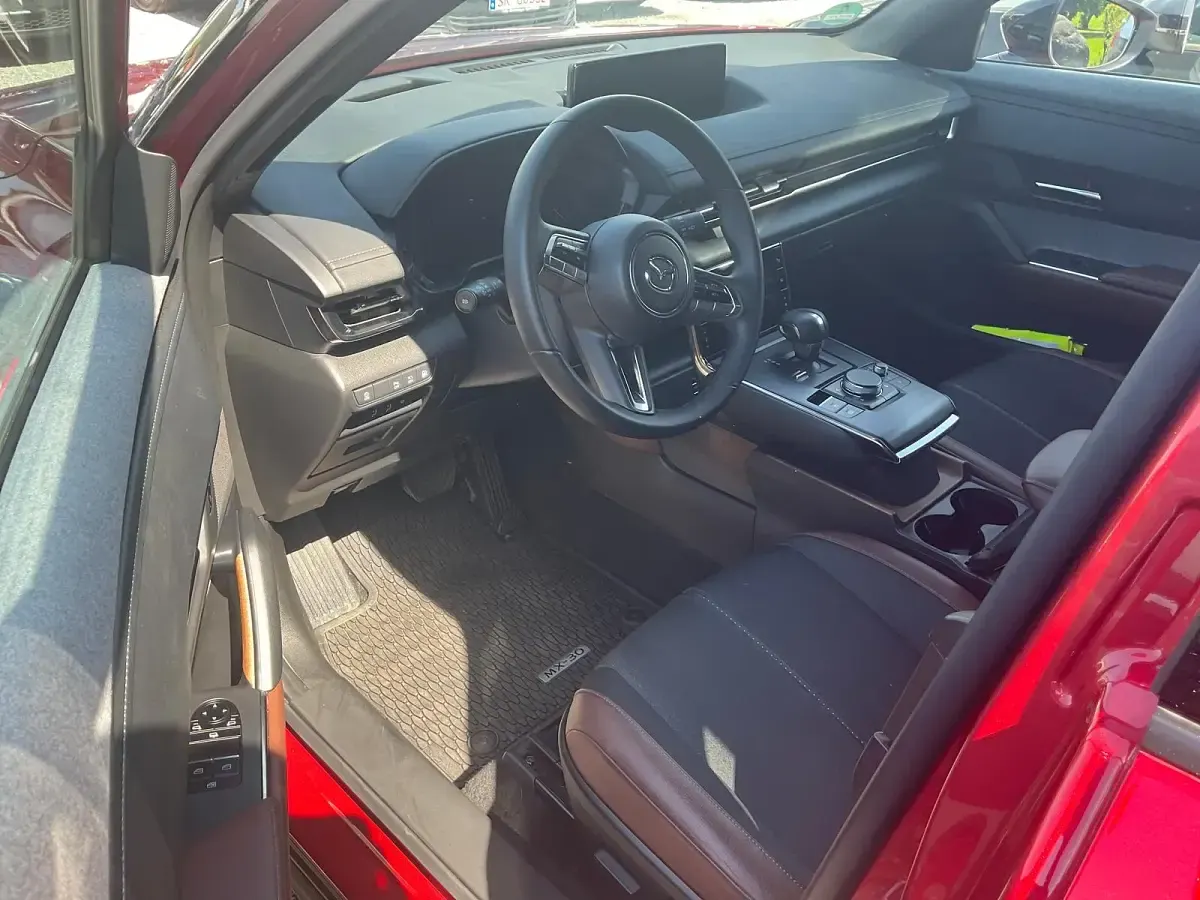 Gebraucht Mazda MX30 Ad'Vantage 170 PS (125 kW) 2024 Soul red crystal m: black roof SUV