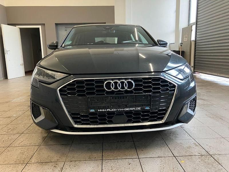 Gebraucht Audi A3 Advanced 110 PS (80 kW) 2022 Grau Limousine