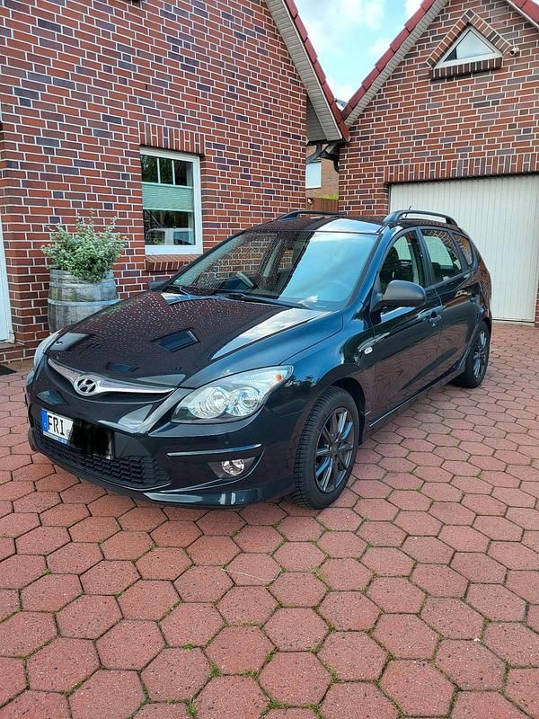 Schwarz Gebraucht 2011 Hyundai i30 Kombi | 3.700 € (Fairer Preis) - Bild 1/4