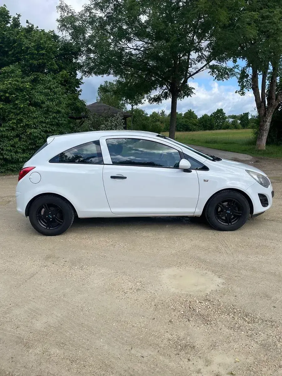 Gebraucht Opel Corsa Selection 69 PS (50 kW) 2014 Weiß Kleinwagen