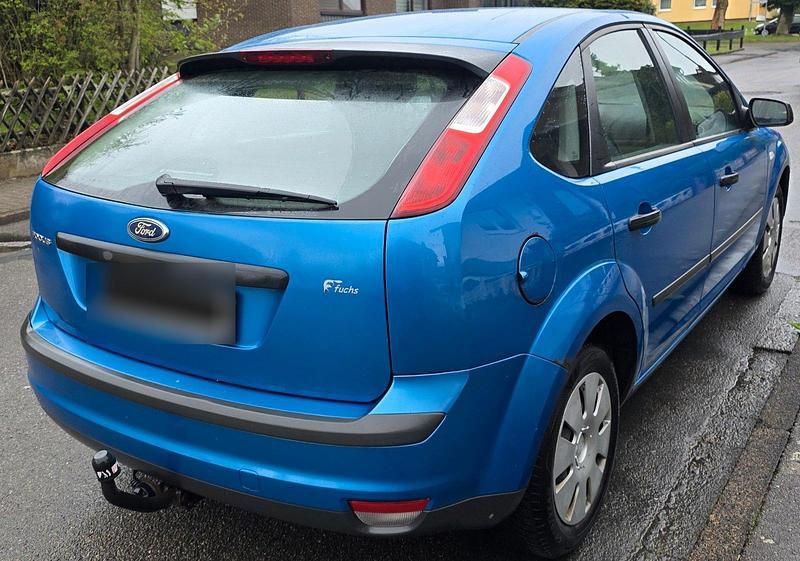 Second-hand Ford Focus 100 CP (73 kW) 2006 Albastru Berlinǎ