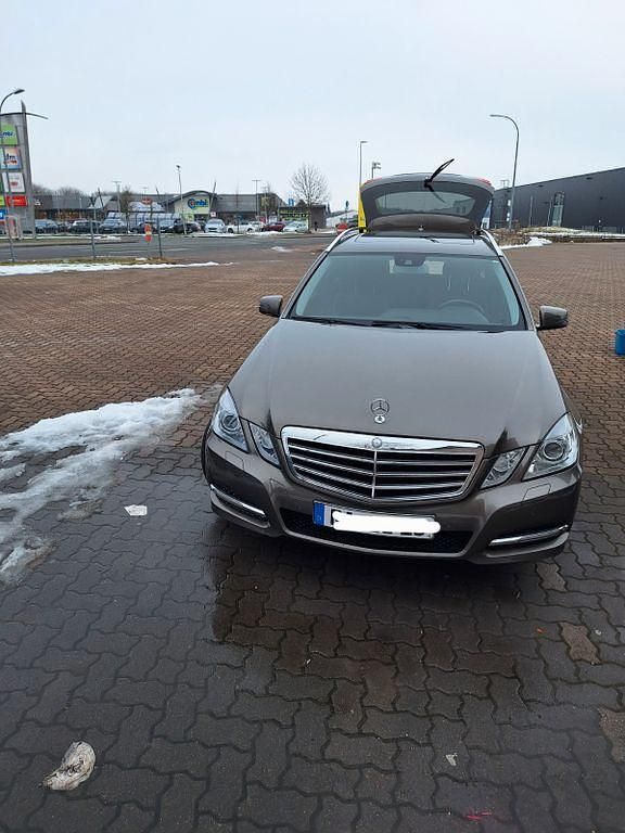 Gebraucht Mercedes E350 Avantgarde 306 PS (225 kW) 2011 Grau Limousine