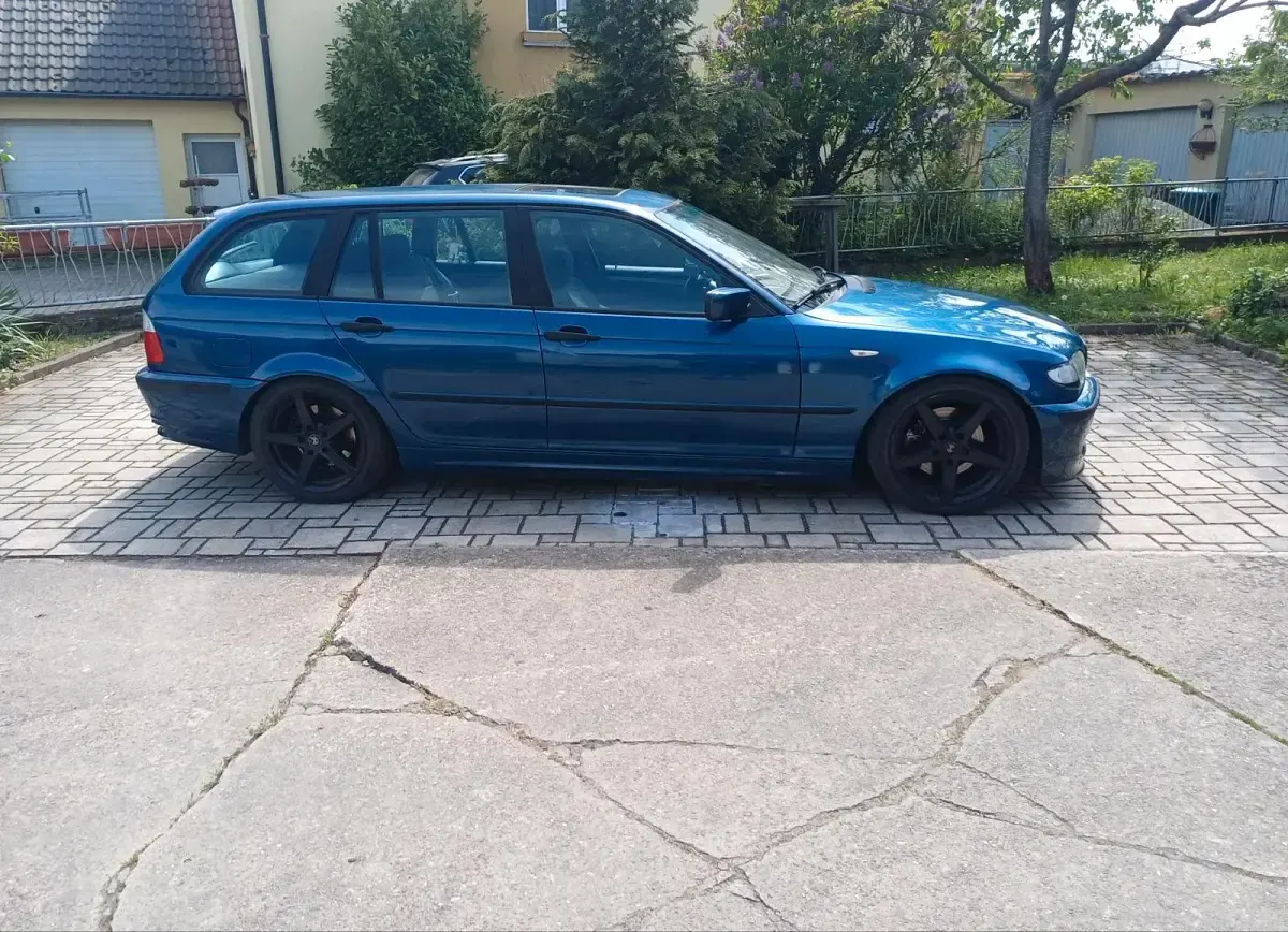 Gebraucht BMW 320 150 PS (110 kW) 2002 Blau Kombi