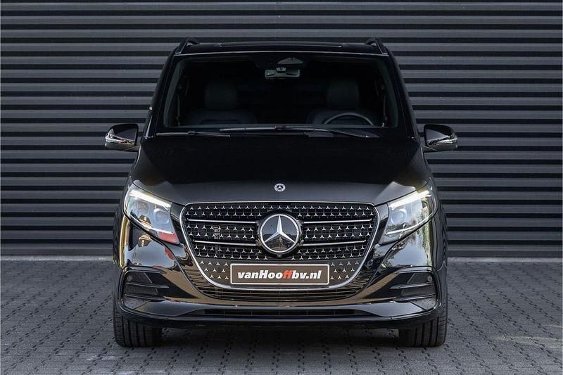 Gebraucht Mercedes V300 AMG line 241 PS (177 kW) 2025 Schwarz Van / Kleinbus