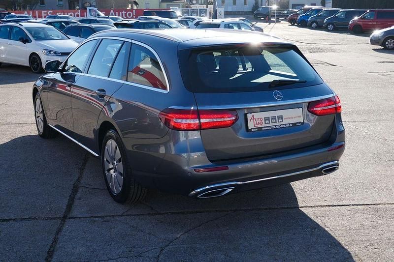 Gebraucht Mercedes E220 Avantgarde 194 PS (142 kW) 2017 Grau Limousine