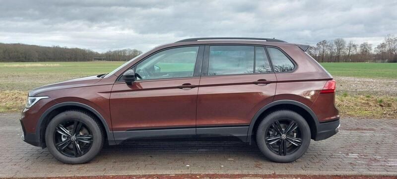 Braun Gebraucht 2023 VW Tiguan Sportline SUV | 29.950 € (Guter Preis) - Bild 1/4