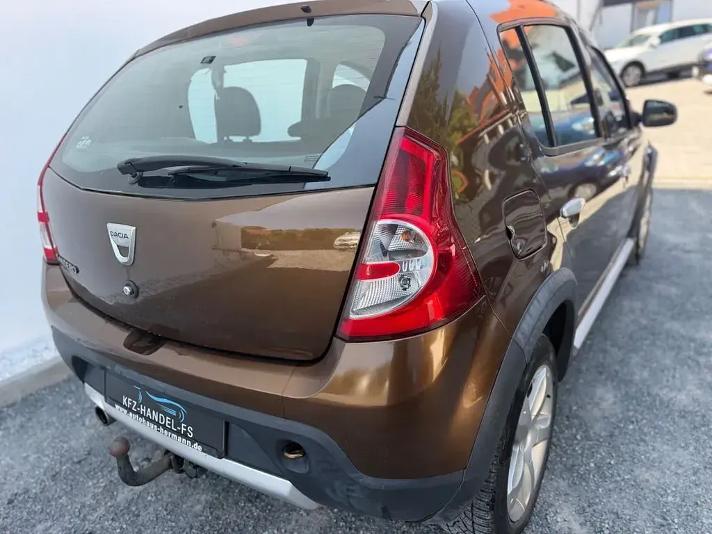 Gebraucht Dacia Sandero Stepway 84 PS (61 kW) 2012 Braun SUV