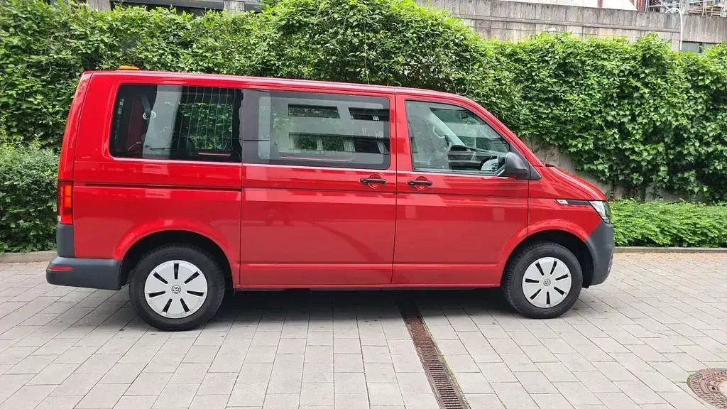 Gebraucht VW T6.1 110 PS (80 kW) 2022 Rot Van