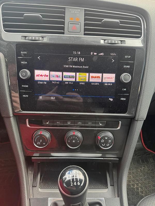 Gebraucht VW Golf VII 130 PS (95 kW) 2019 Weiß Kleinwagen