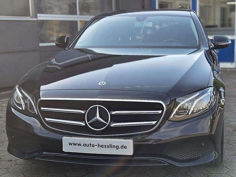 Schwarz Gebraucht 2019 Mercedes E220 Avantgarde Limousine | 25.690 € (Guter Preis) - Bild 1/4