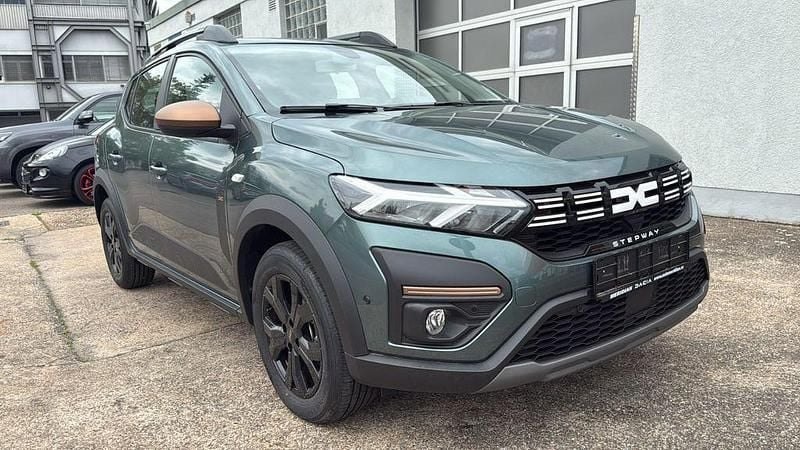 Grün Gebraucht 2024 Dacia Sandero Extreme Limousine | 15.800 € (Guter Preis) - Bild 1/4