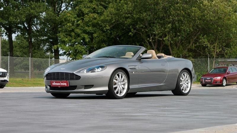 Silber Gebraucht 2005 Aston Martin DB9 Cabrio | 44.625 € - Bild 1/4