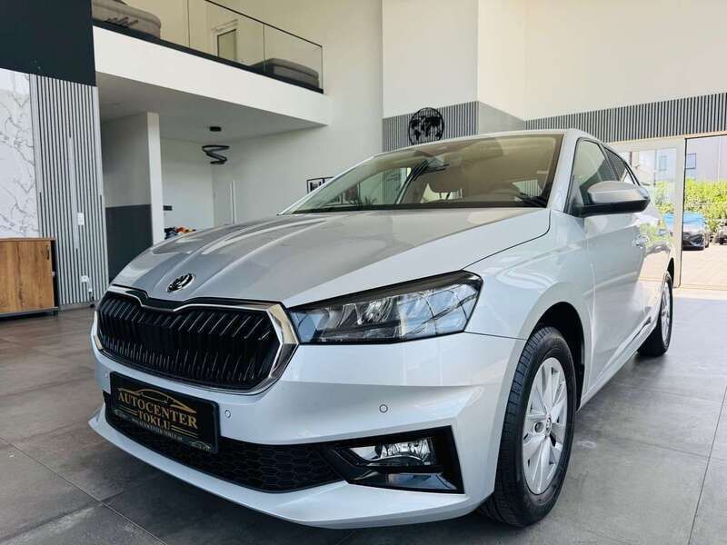 Stribrna brilliant/ brilliants Gebraucht 2024 Skoda Fabia Selection Kleinwagen | 16.990 € (Guter Preis) - Bild 1/4