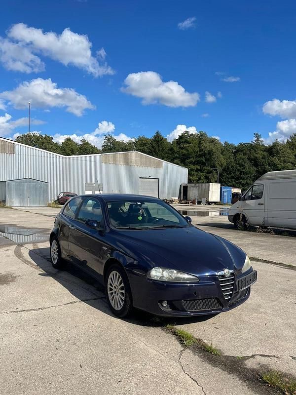 Schwarz Gebraucht 2007 Alfa Romeo 147 Kleinwagen | 600 € (Superpreis) - Bild 1/4