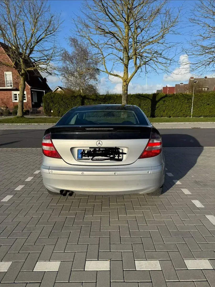 Gebraucht Mercedes C180 143 PS (105 kW) 2005 Silber Coupé