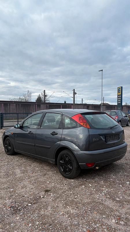 Gebraucht Ford Focus 115 PS (84 kW) 2002 Grau Kleinwagen