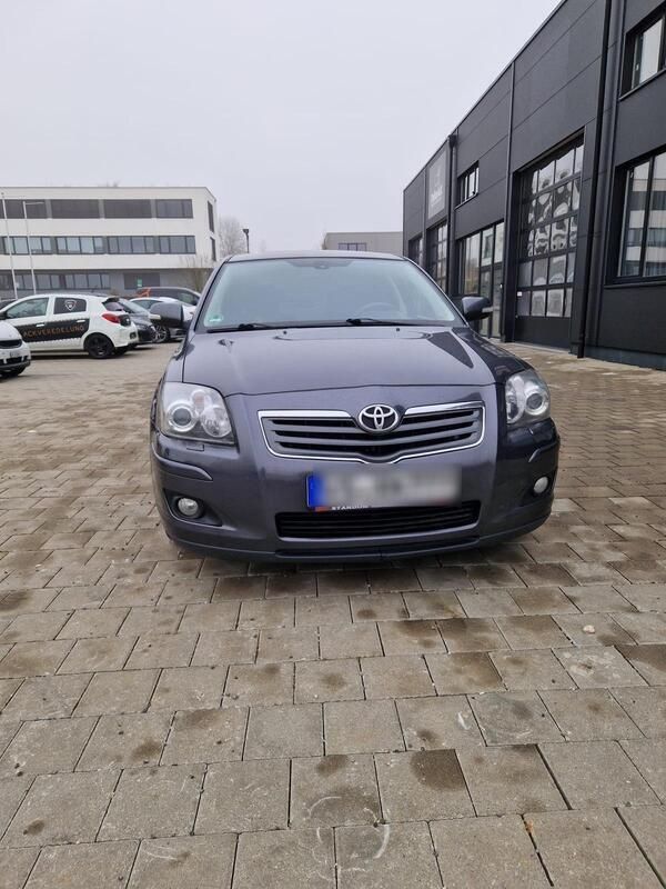 Grün Gebraucht 2006 Toyota Avensis Limousine | 2.950 € - Bild 1/4