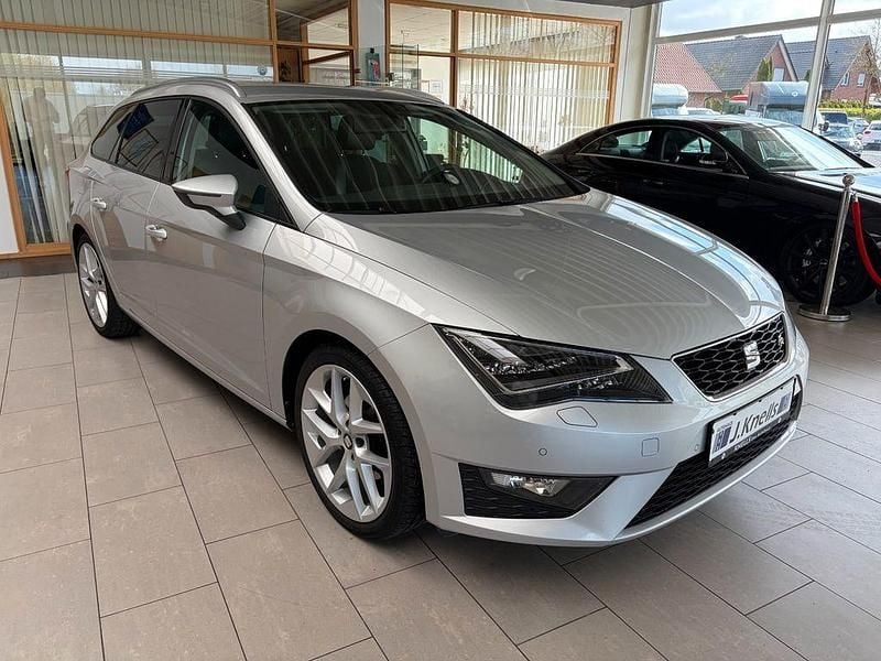 Gebraucht Seat Leon ST FR 125 PS (91 kW) 2015 Eissilber/estrella silver Kombi
