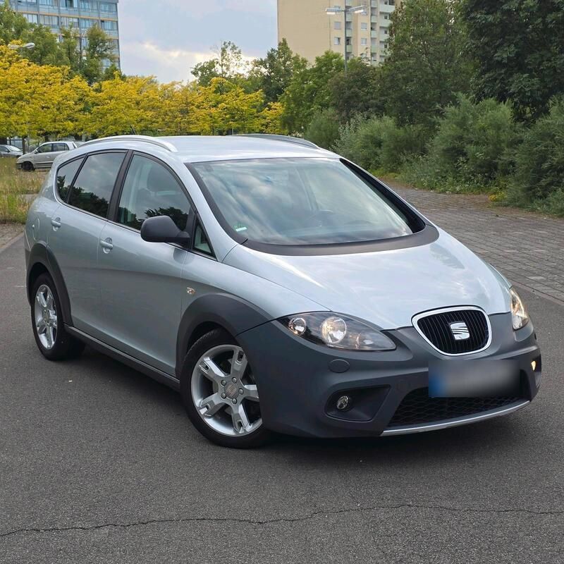 Grau Gebraucht 2011 Seat Altea XL Van / Kleinbus | 7.555 € (Fairer Preis) - Bild 1/4