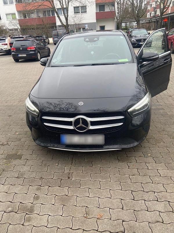 Gebraucht Mercedes B200 150 PS (110 kW) 2019 Schwarz Van / Kleinbus