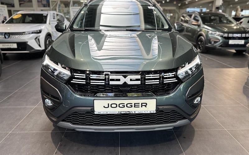 Neu Dacia Jogger Expression 110 PS (80 kW) 2025 Grün Van / Kleinbus