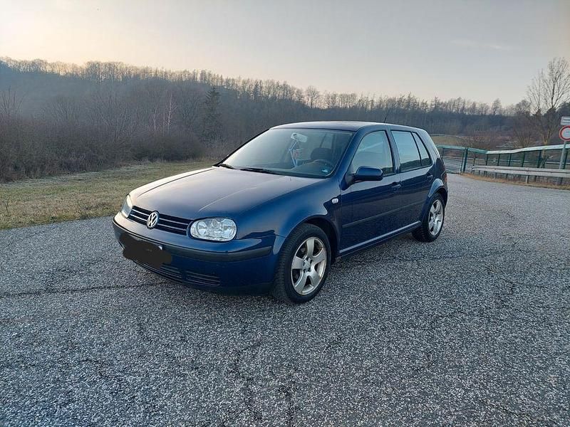 Blau Gebraucht 2001 VW Golf Edition Limousine | 1.350 € (Fairer Preis) - Bild 1/4