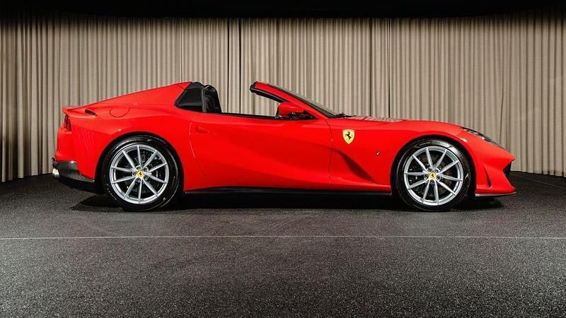 Gebraucht Ferrari 812 799 PS (587 kW) 2021 Rot Cabrio