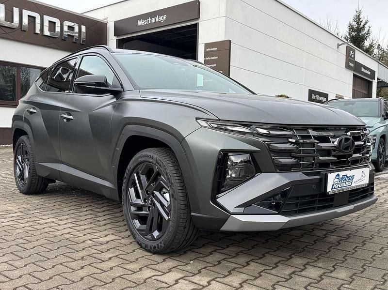 Neu Hyundai Tucson Edition+ 160 PS (117 kW) 2025 Pine green matt SUV